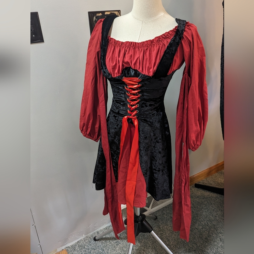 Sexy Pirate Costume Size Small/Petite - Picture 2 of 8